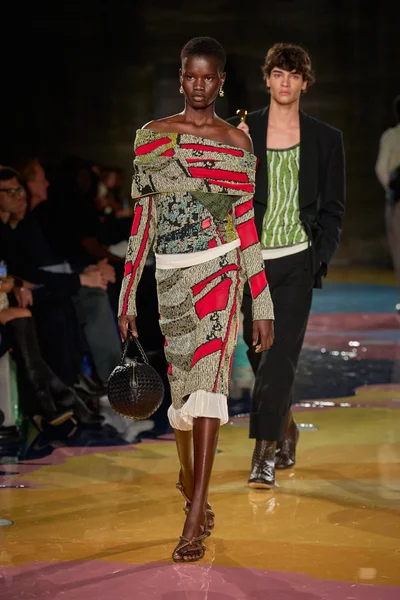 Look 60